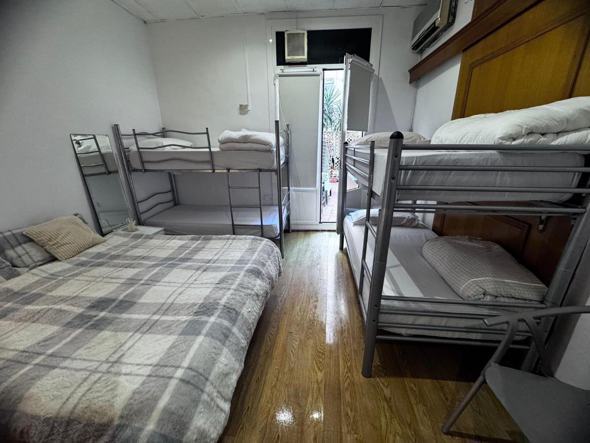 Habitacion Para Grupos Y Familias Hasta 8 บาร์เซโลนา ภายนอก รูปภาพ
